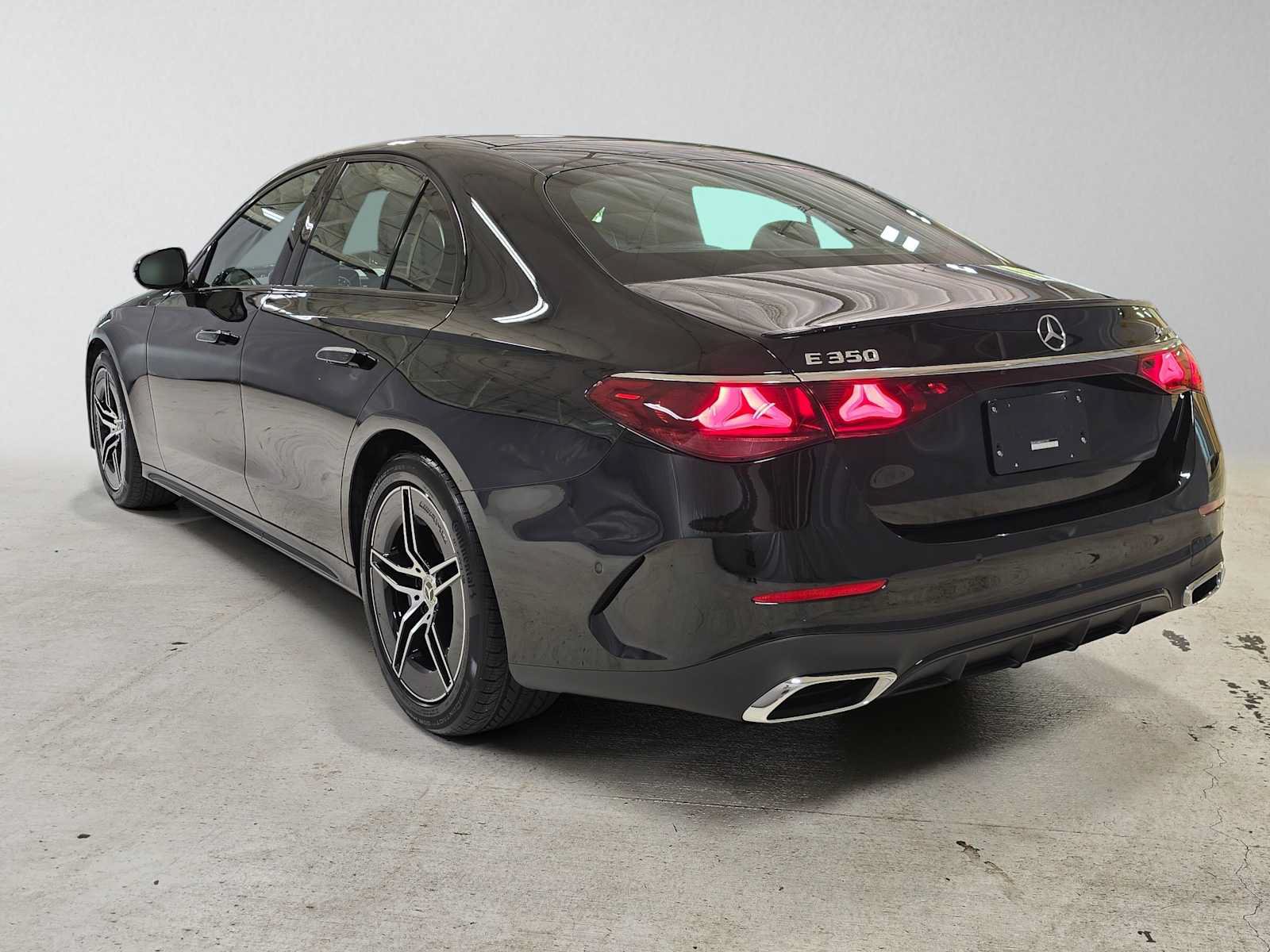 Used 2026 Mercedes-Benz E 350 4MATIC Sedan image 5