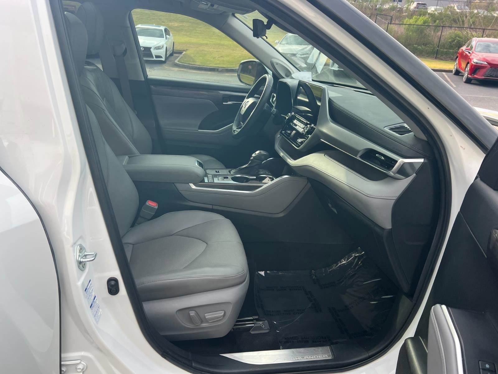 Used 2022 Toyota Highlander Platinum image 14