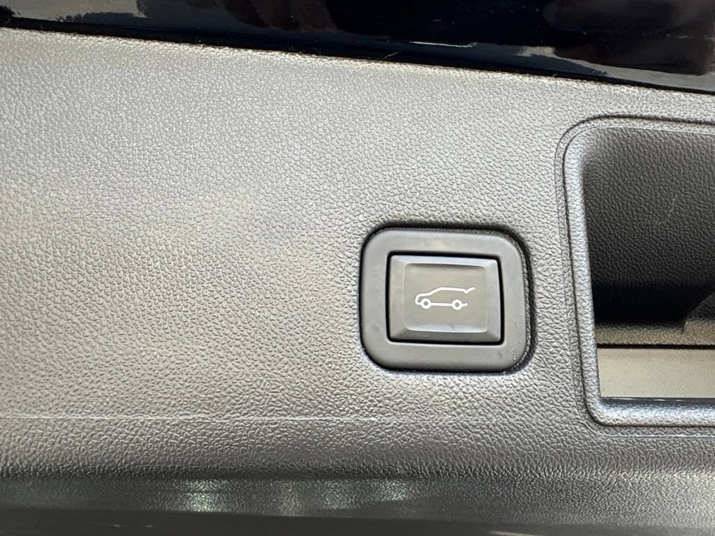 Used 2024 GMC Terrain SLT FWD image 8