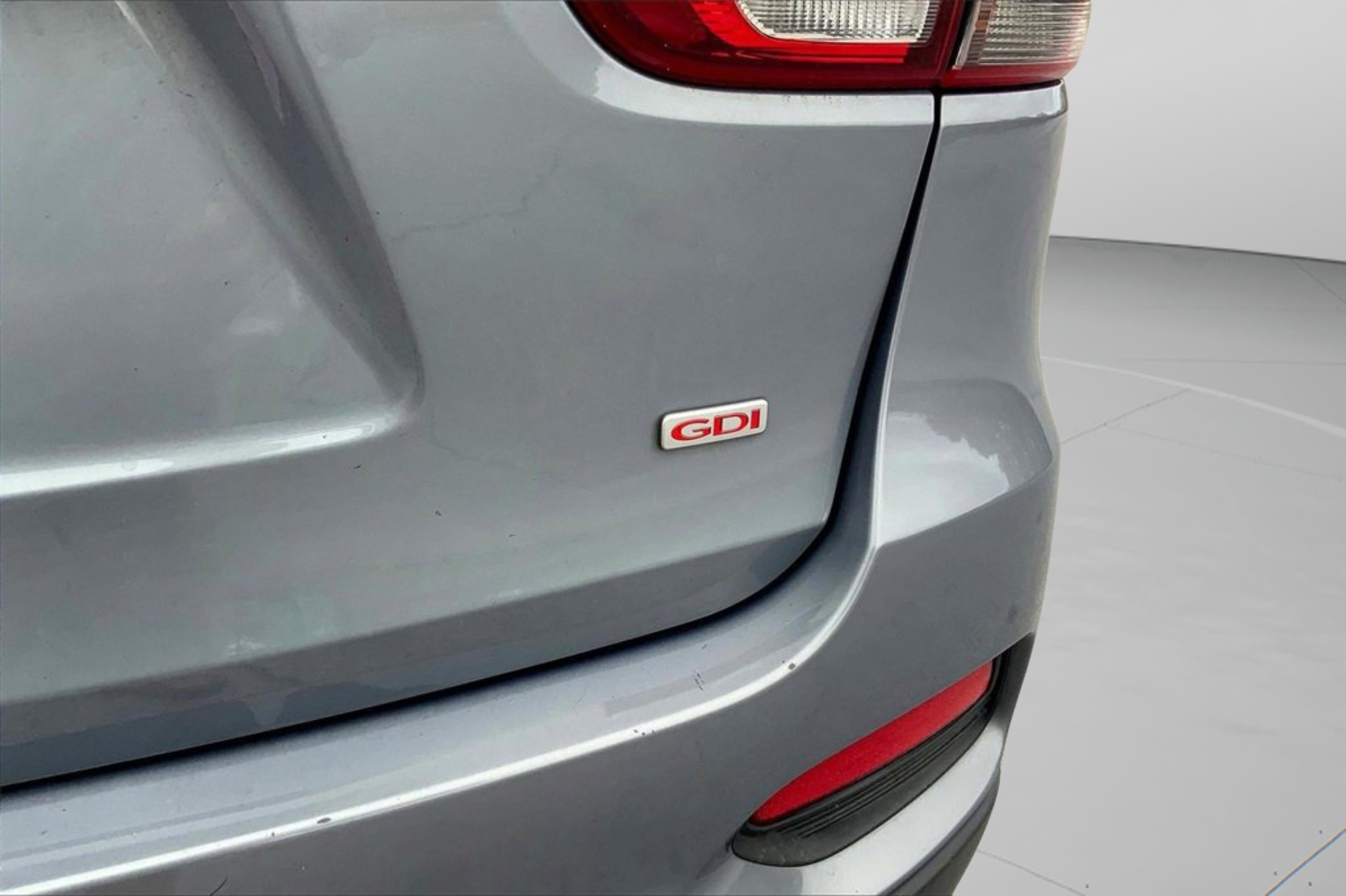 Used 2020 Kia Sorento LX image 11