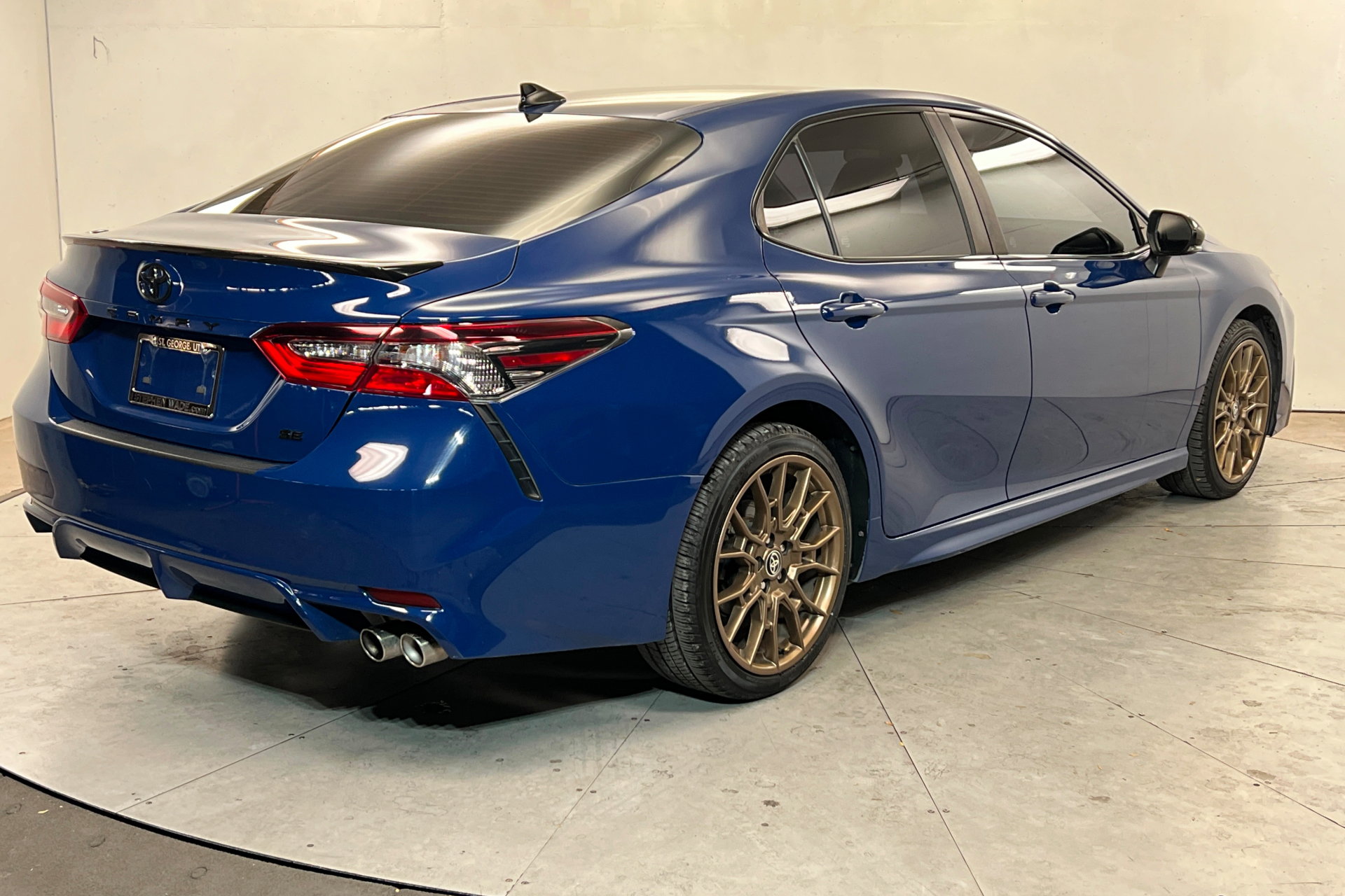 Used 2023 Toyota Camry SE image 5