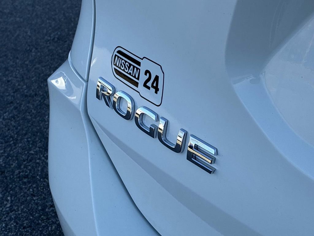 Used 2017 Nissan Rogue SV image 13