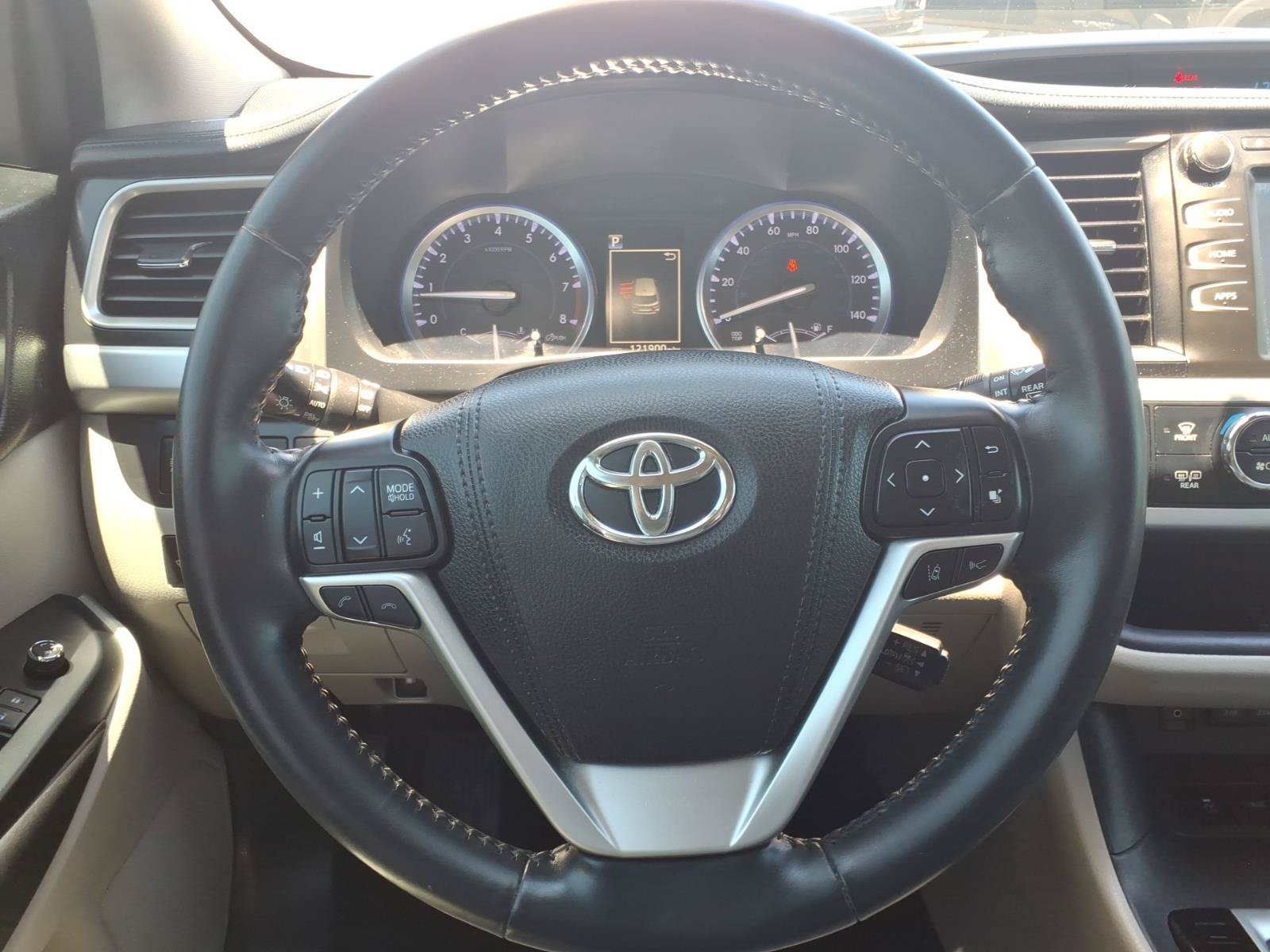 Used 2018 Toyota Highlander XLE AWD/4WD image 12