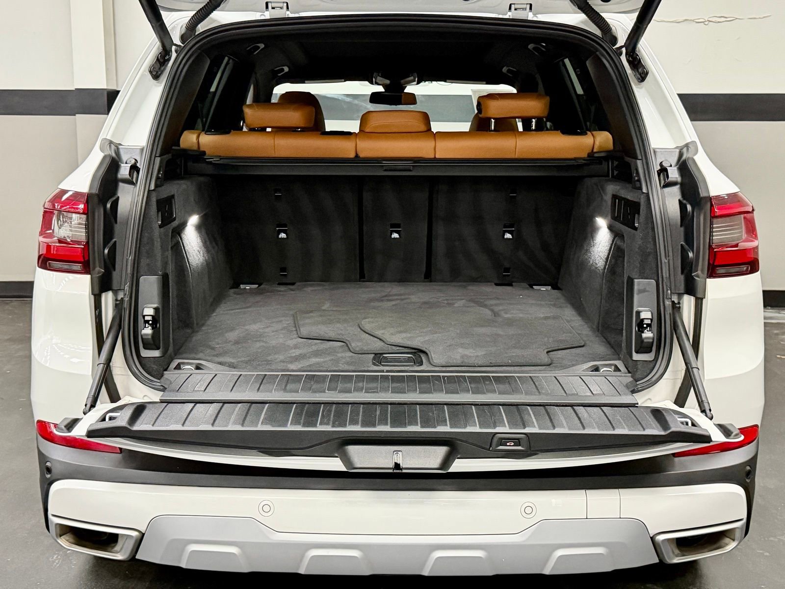 Used 2023 BMW X5 sDrive40i w/ Premium Package image 15