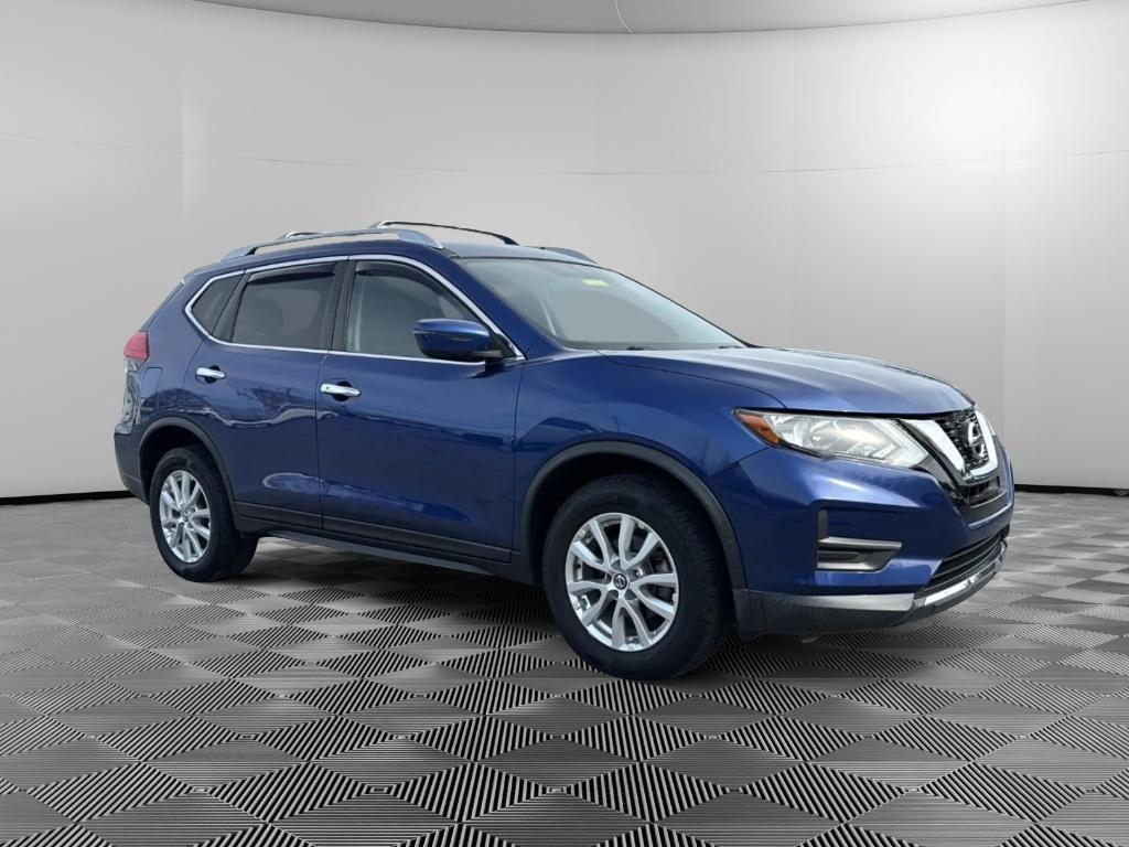 Used 2017 Nissan Rogue SV image 2