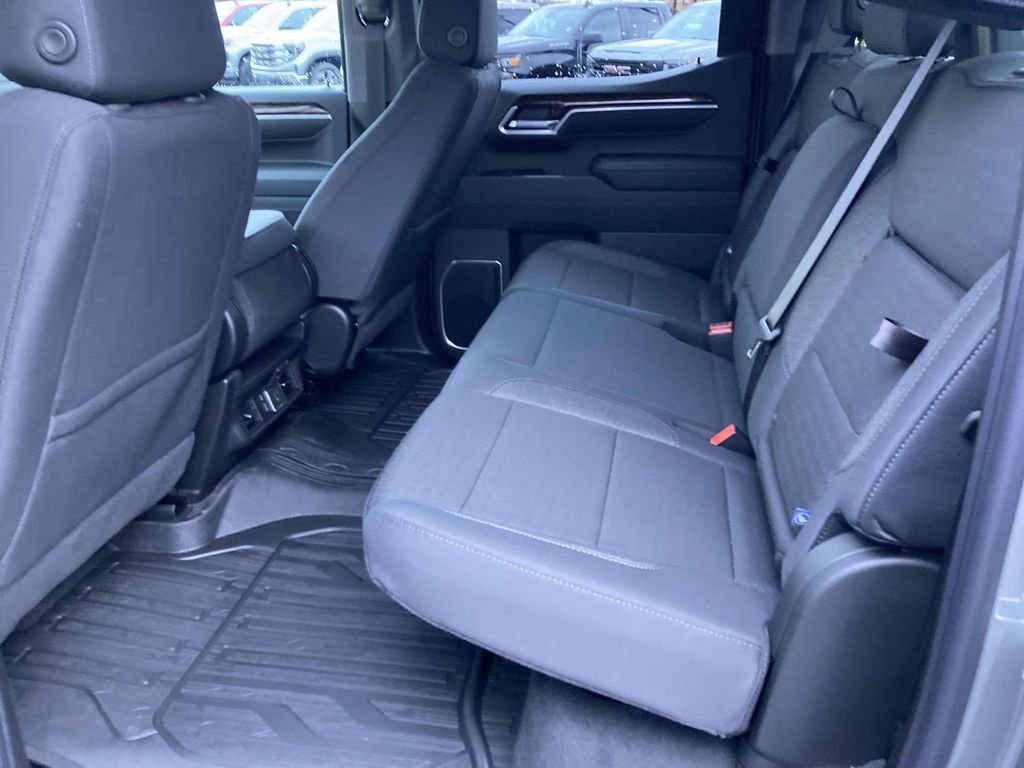 New 2026 GMC Sierra 1500 Elevation w/ LPO, Elevation Black Package AWD/4WD image 12