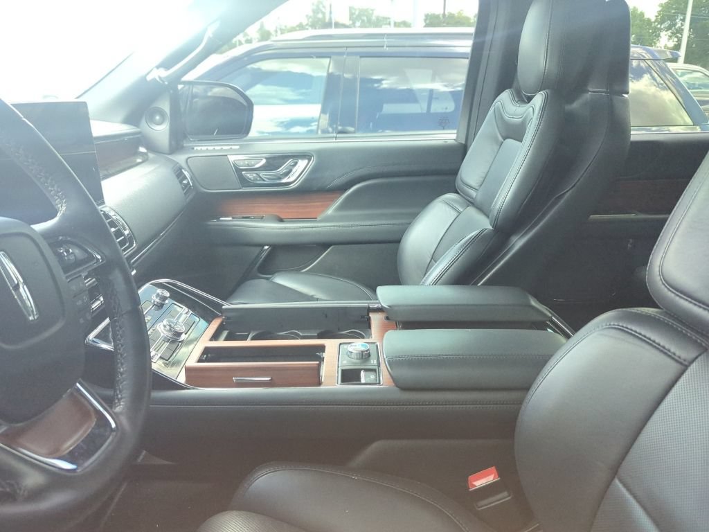 Used 2024 Lincoln Navigator Reserve AWD/4WD image 18