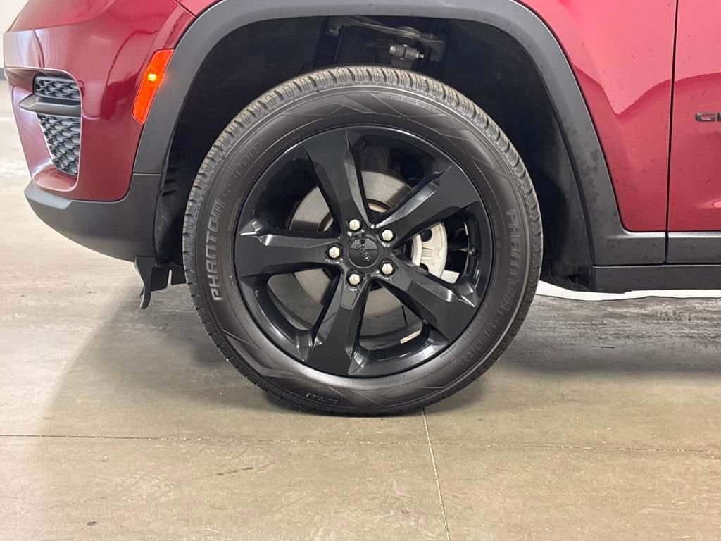 Used 2023 Jeep Grand Cherokee Altitude image 9