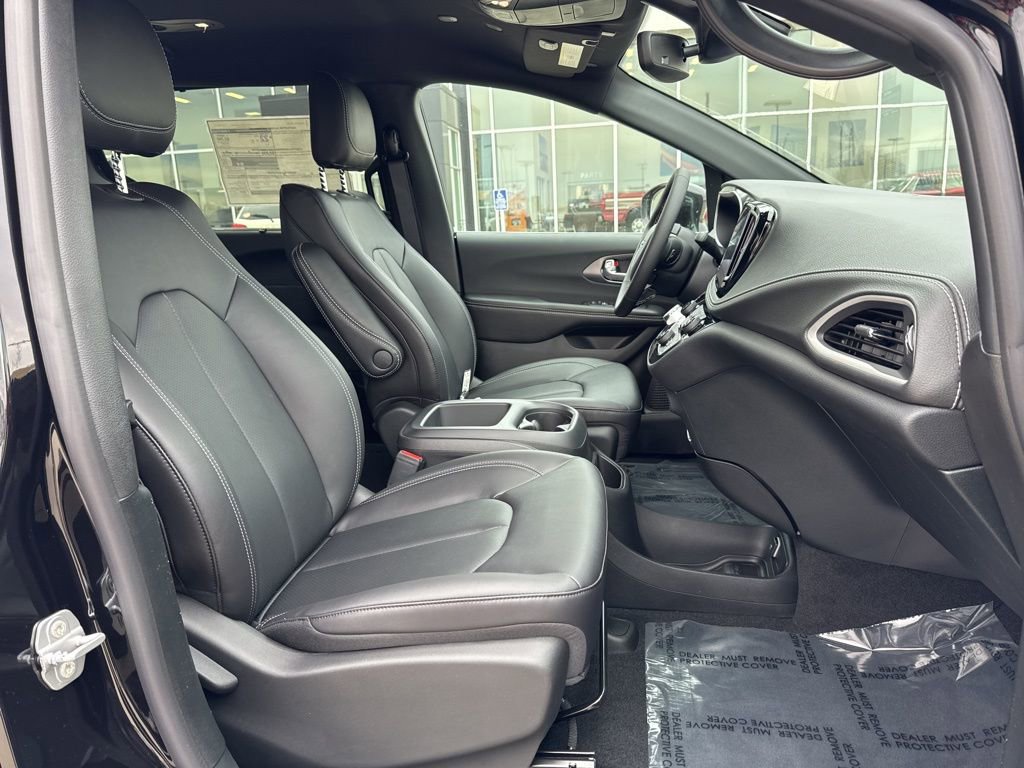 New 2026 Chrysler Pacifica Select image 29