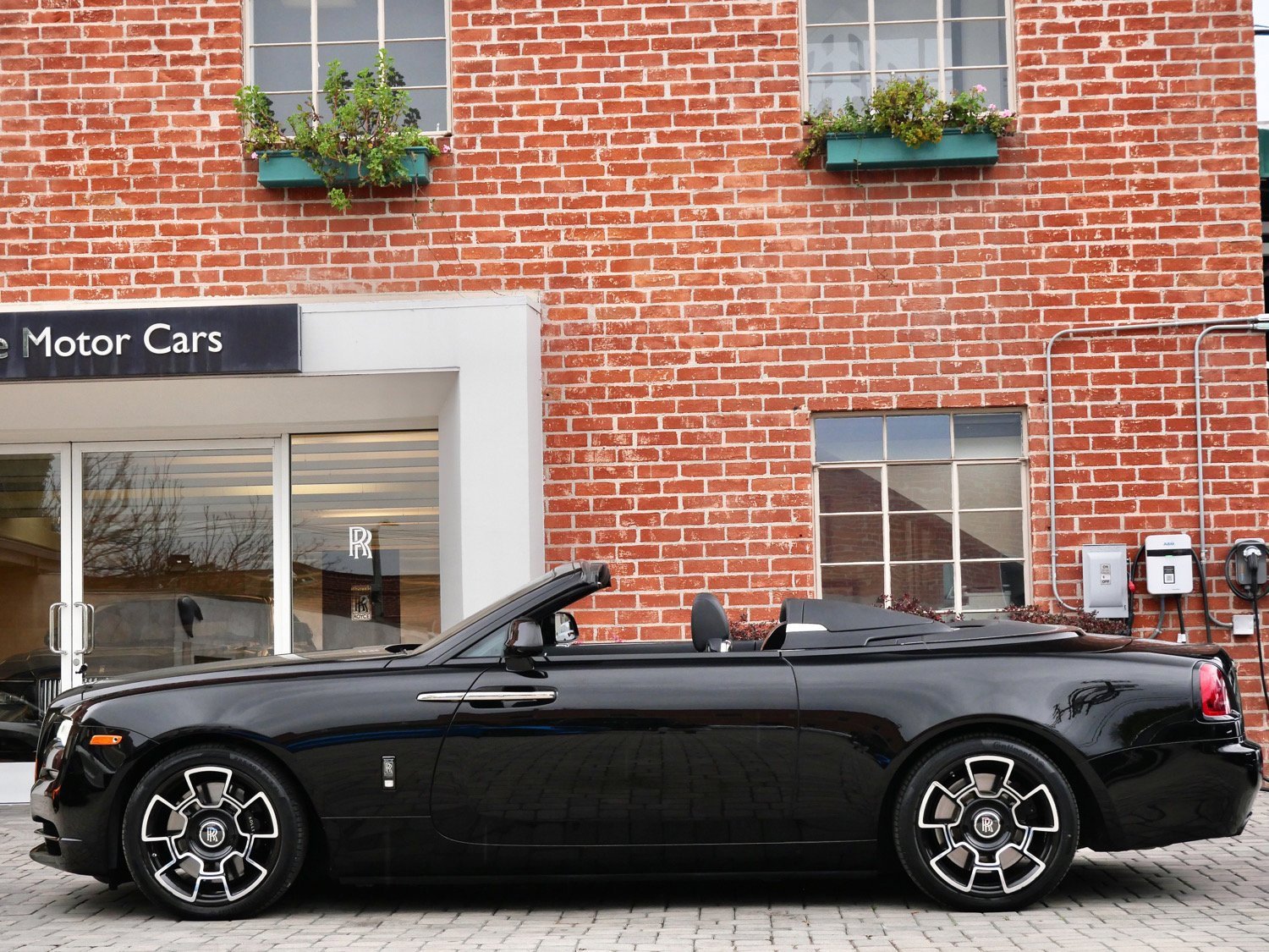 Used 2020 Rolls-Royce Dawn image 3
