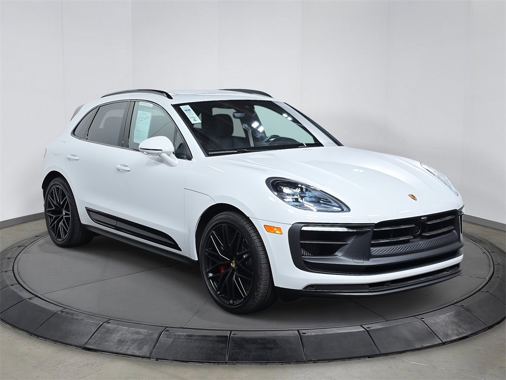 Certified 2025 Porsche Macan GTS image 9