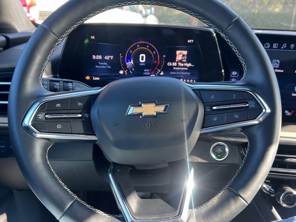 Used 2025 Chevrolet Traverse LT image 11