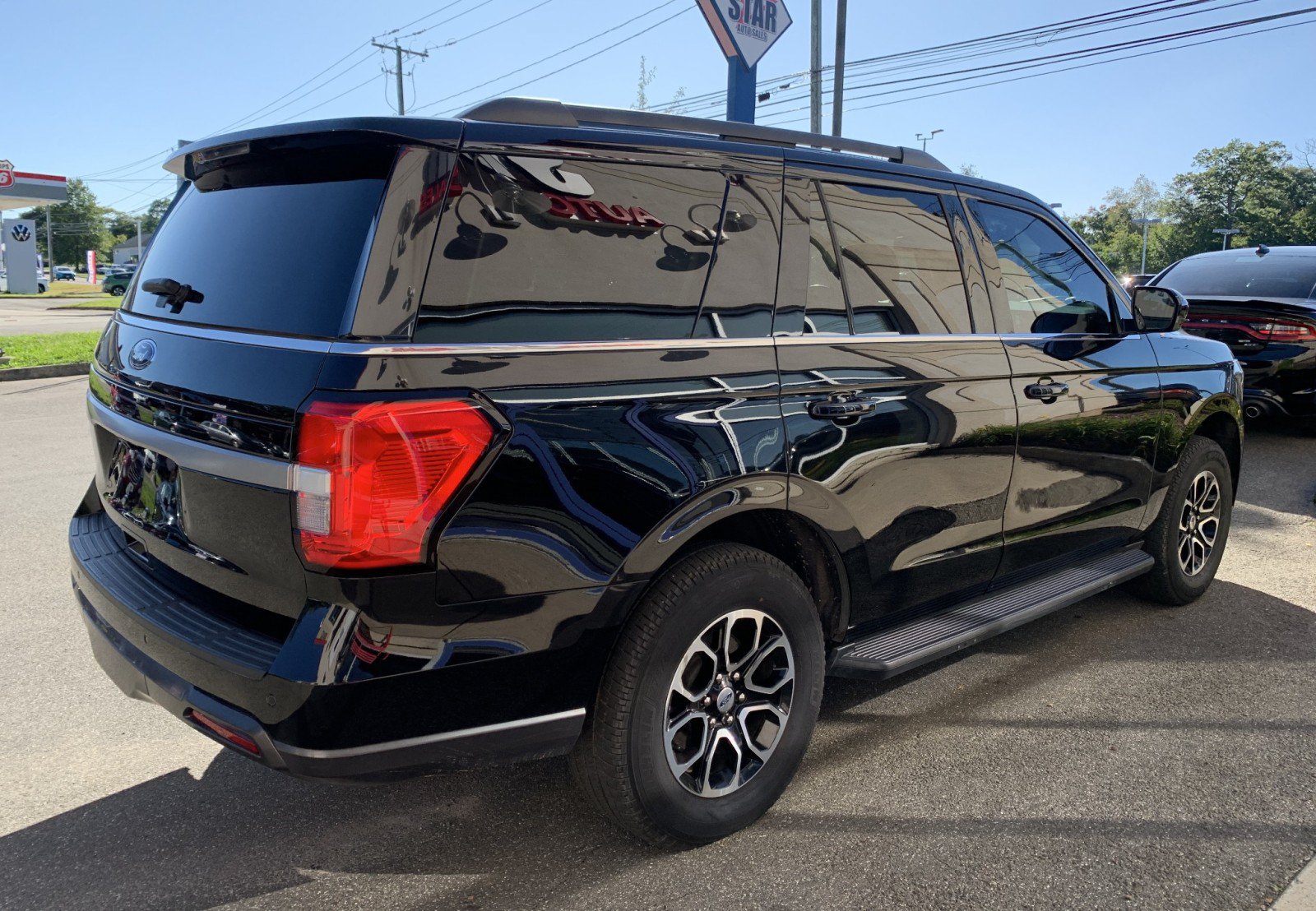 Used 2023 Ford Expedition XLT AWD/4WD image 7