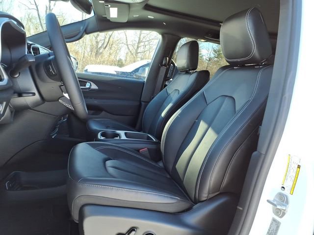 New 2026 Chrysler Pacifica Select image 12