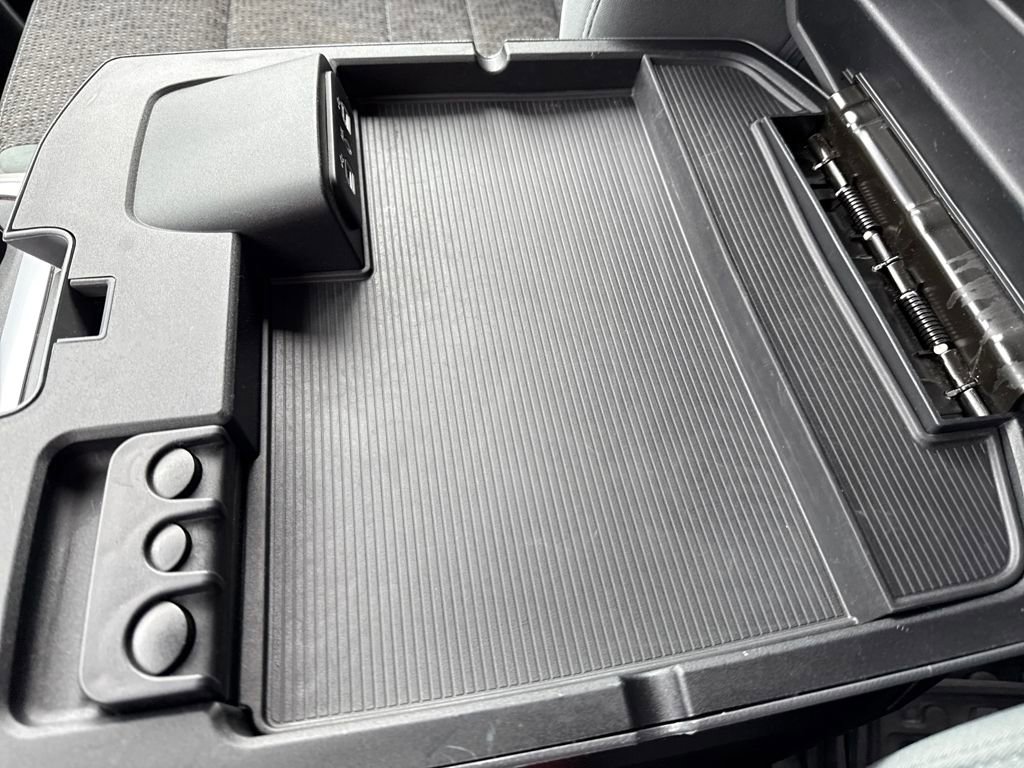 Used 2018 RAM 1500 SLT image 35