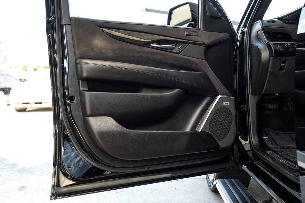 Used 2019 Cadillac Escalade ESV Platinum image 46