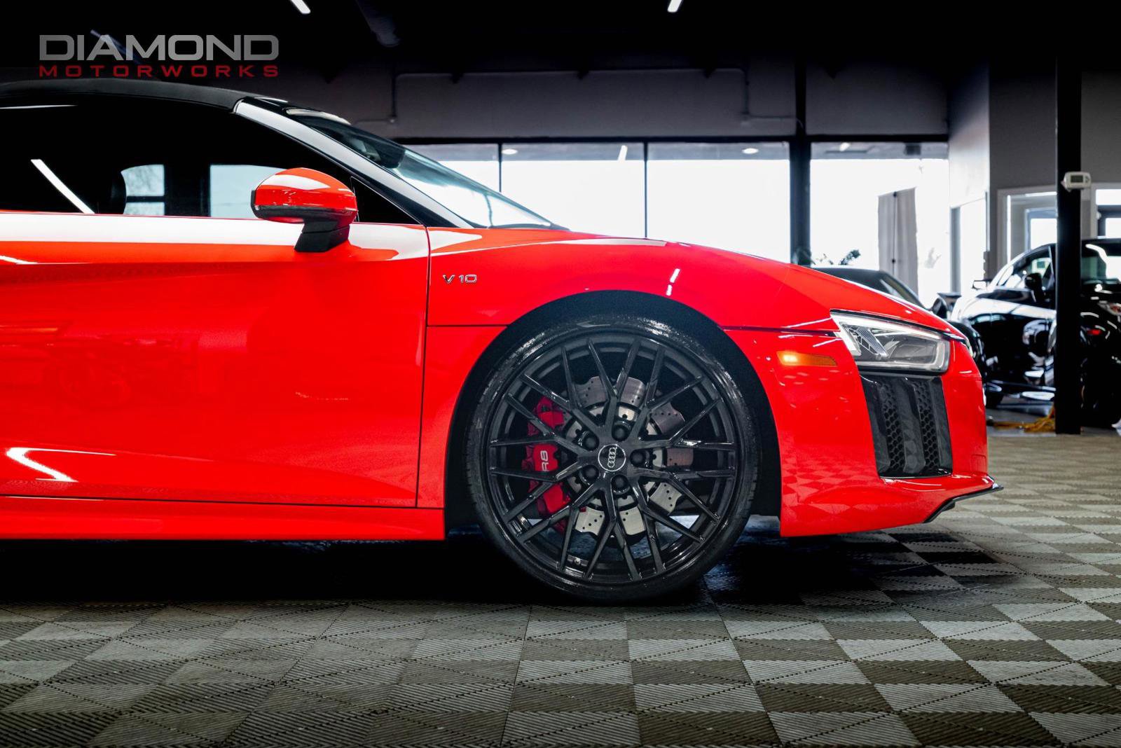 Used 2018 Audi R8 V10 w/ Carbon Exterior Package image 31
