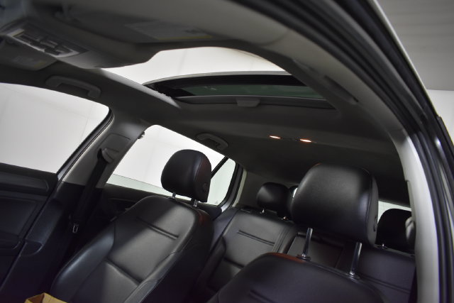 Used 2020 Volkswagen Golf 4-Door FWD image 37