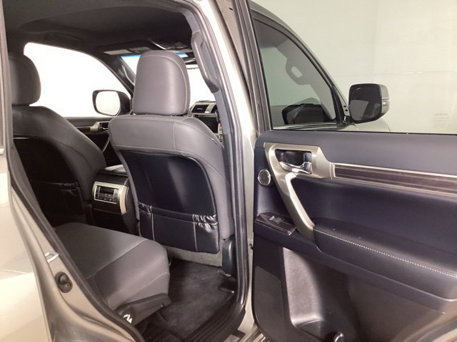 Used 2021 Lexus GX 460 Premium w/ Accessory Package AWD/4WD image 23