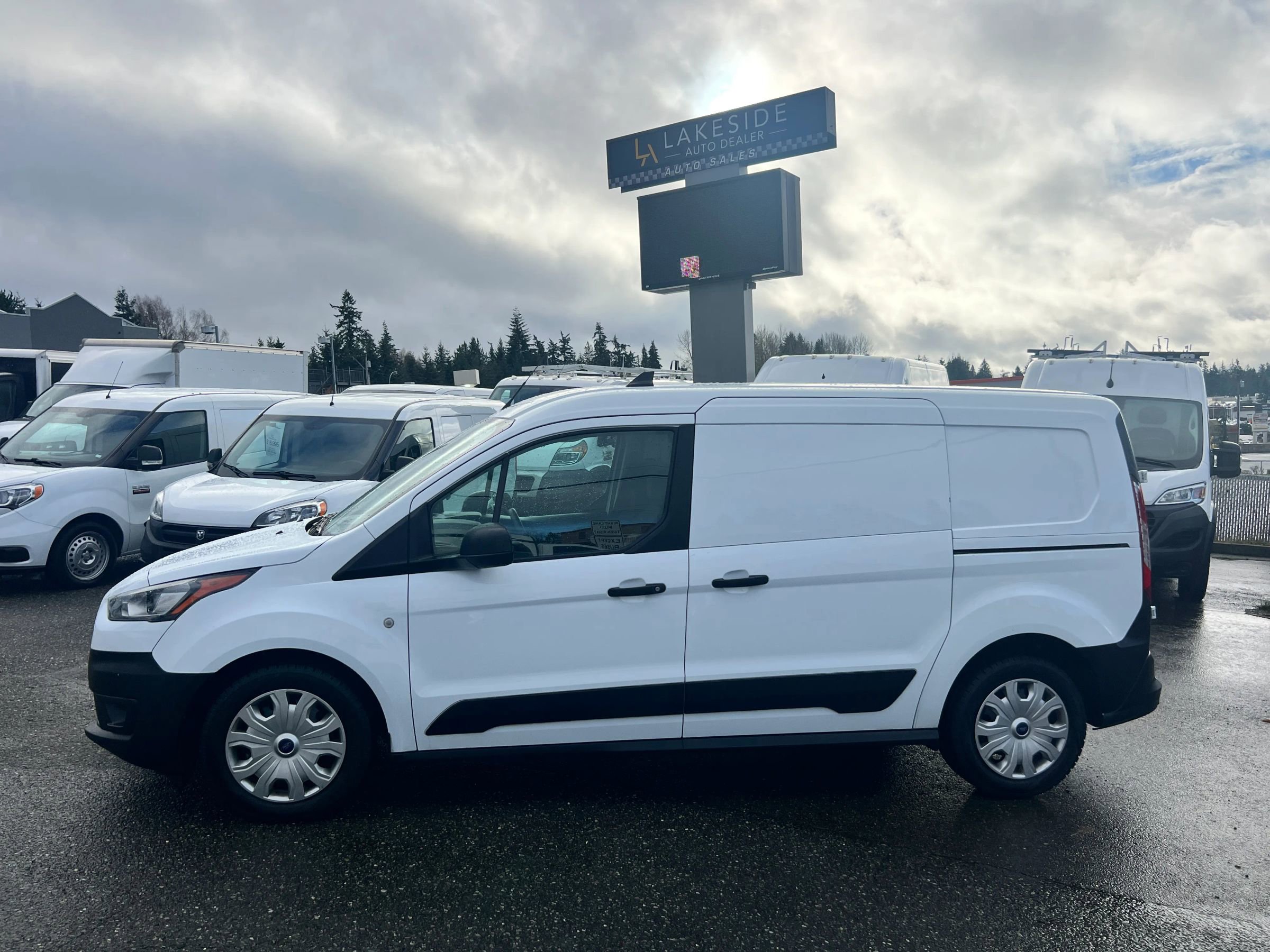 Used 2021 Ford Transit Connect XL image 4