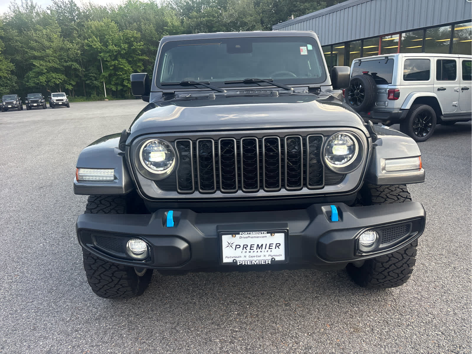 Used 2024 Jeep Wrangler Unlimited w/ Convenience Group AWD/4WD image 2