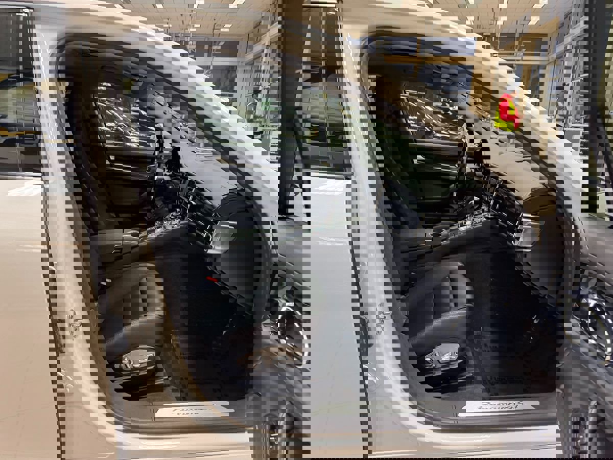 Used 2012 Porsche Panamera 4 image 16