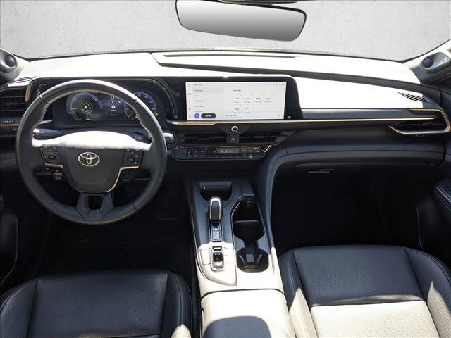 Used 2023 Toyota Crown Limited image 18
