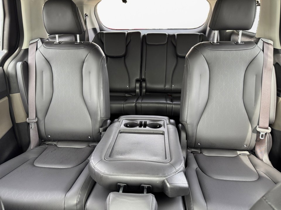 Used 2025 Kia Carnival EX FWD image 15