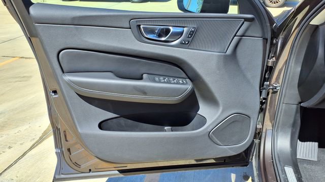 Used 2025 Volvo XC60 B5 Core image 13