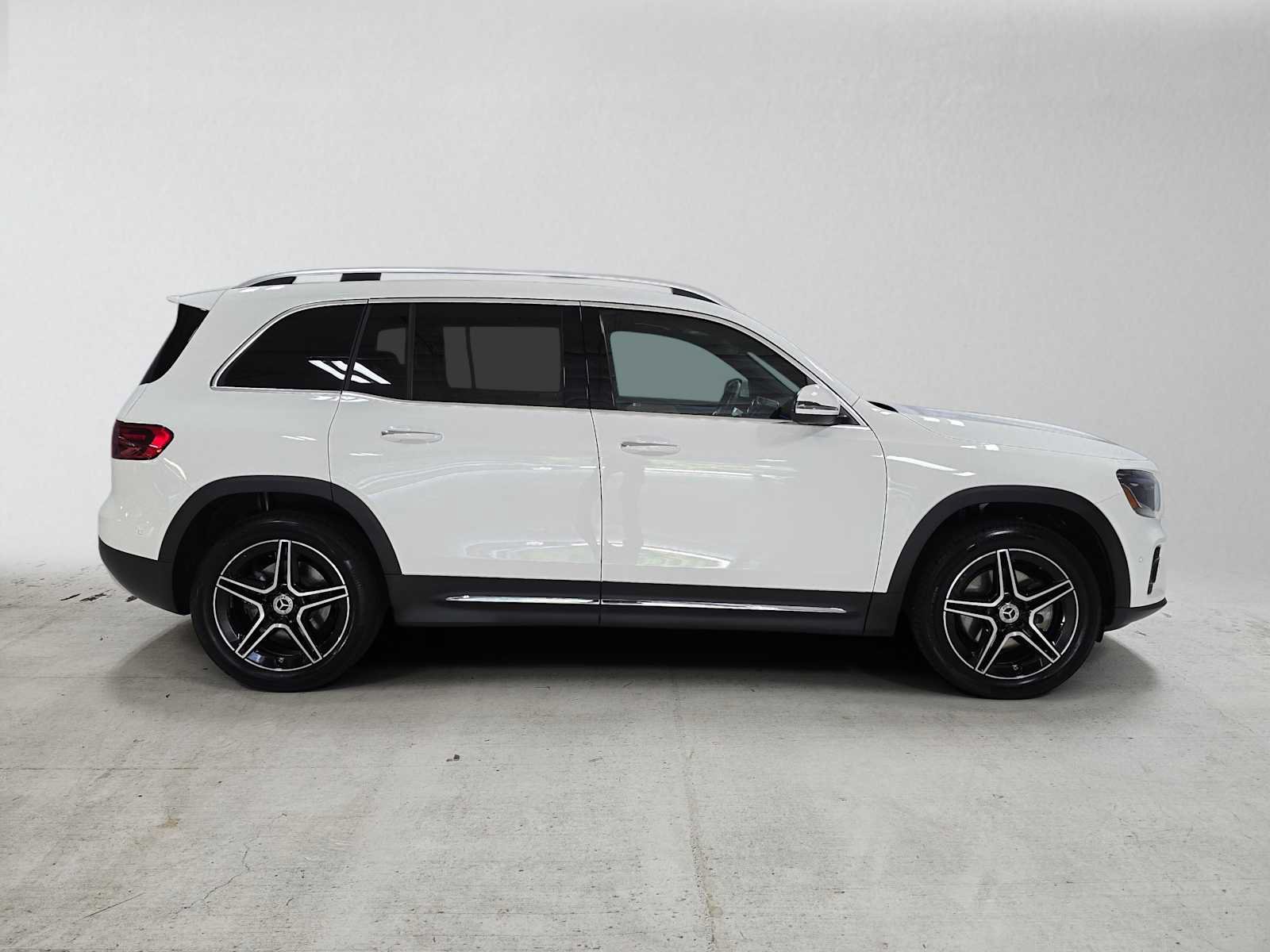 Certified 2026 Mercedes-Benz GLB 250 4MATIC image 2