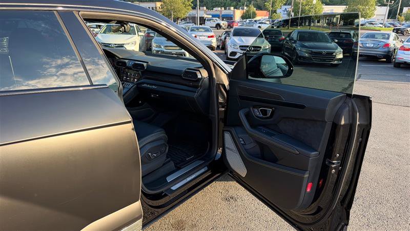 Used 2021 Lamborghini Urus AWD/4WD image 50