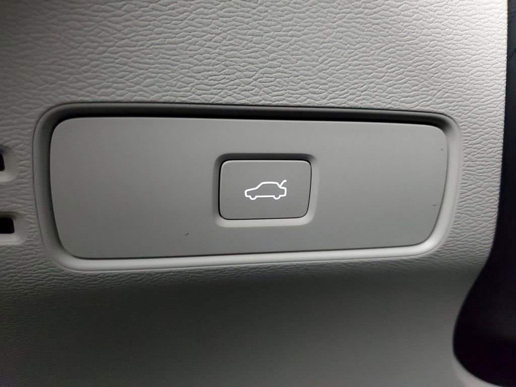 Certified 2026 Volvo XC40 B5 Ultra w/ Climate Package image 38