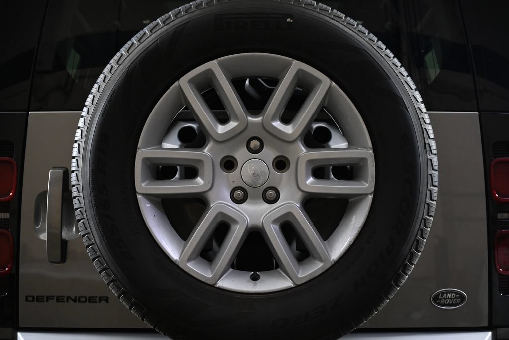 Used 2023 Land Rover Defender 110 S AWD/4WD image 7
