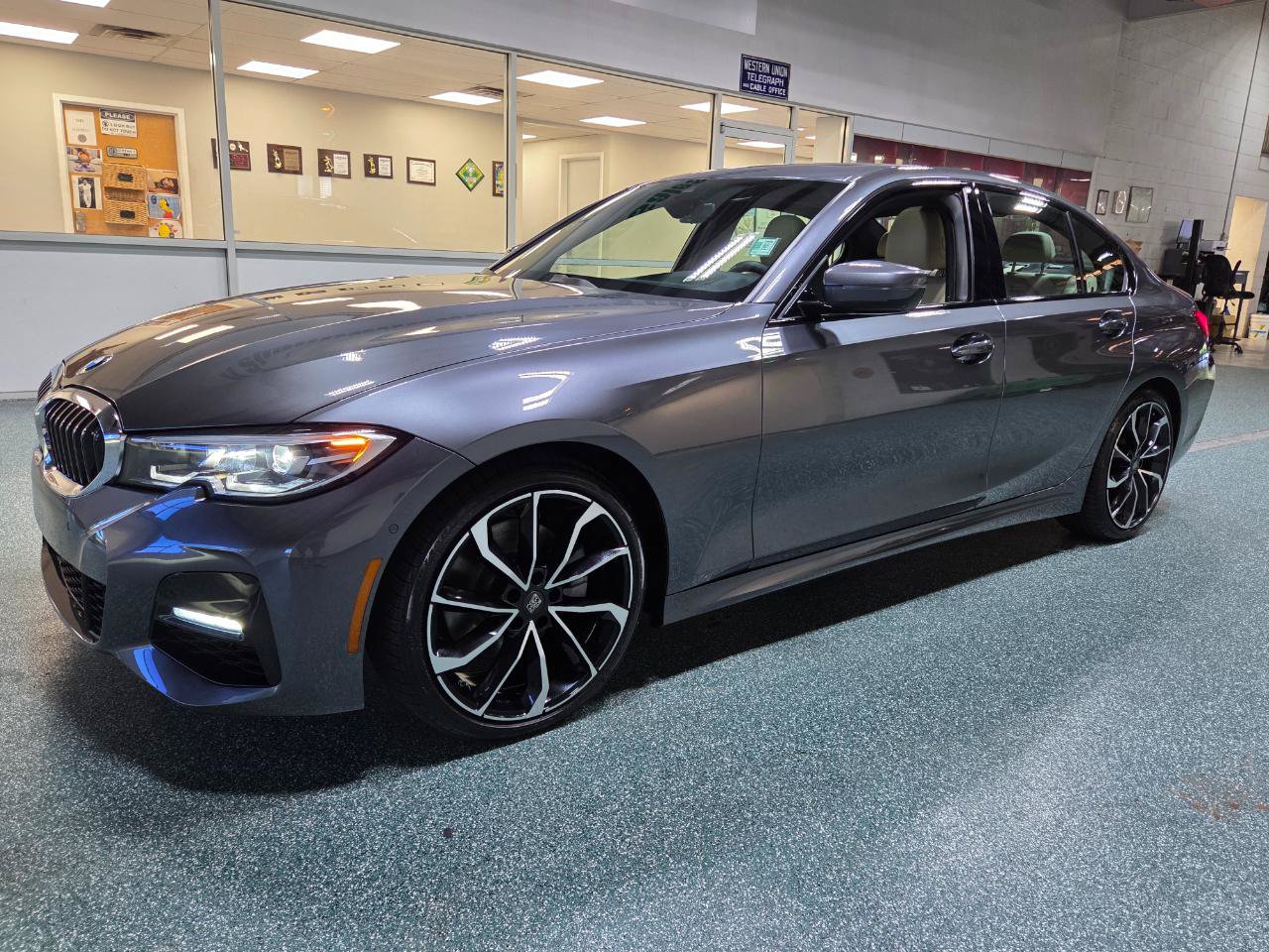 Used 2021 BMW 330i xDrive Sedan w/ M Sport Package AWD/4WD image 2