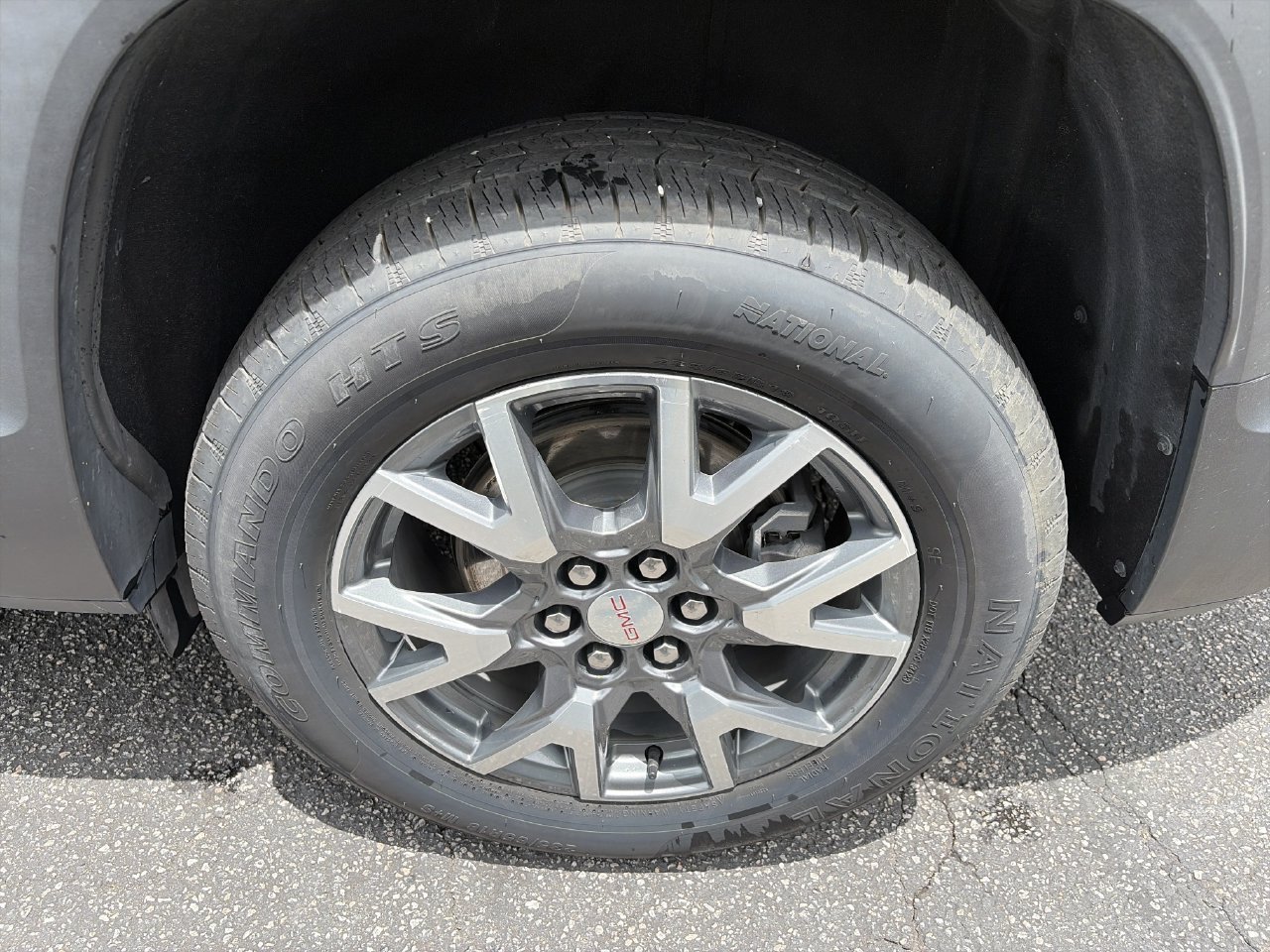 Used 2023 GMC Acadia SLT FWD image 32