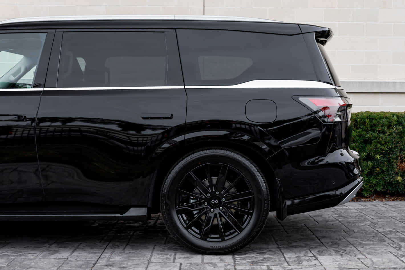 New 2026 INFINITI QX80 Luxe w/ Cargo Package RWD image 23