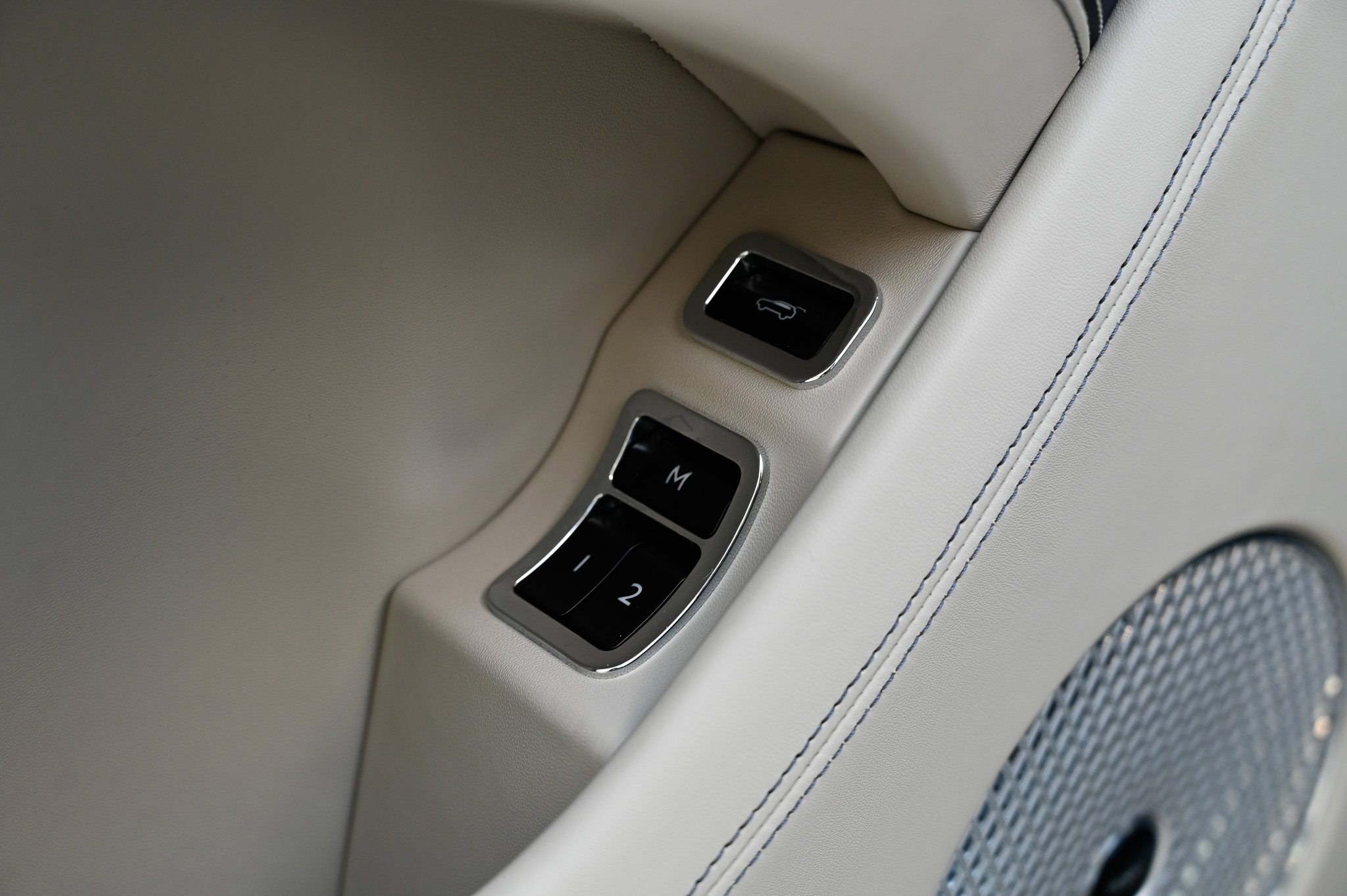 Used 2022 Bentley Bentayga image 22