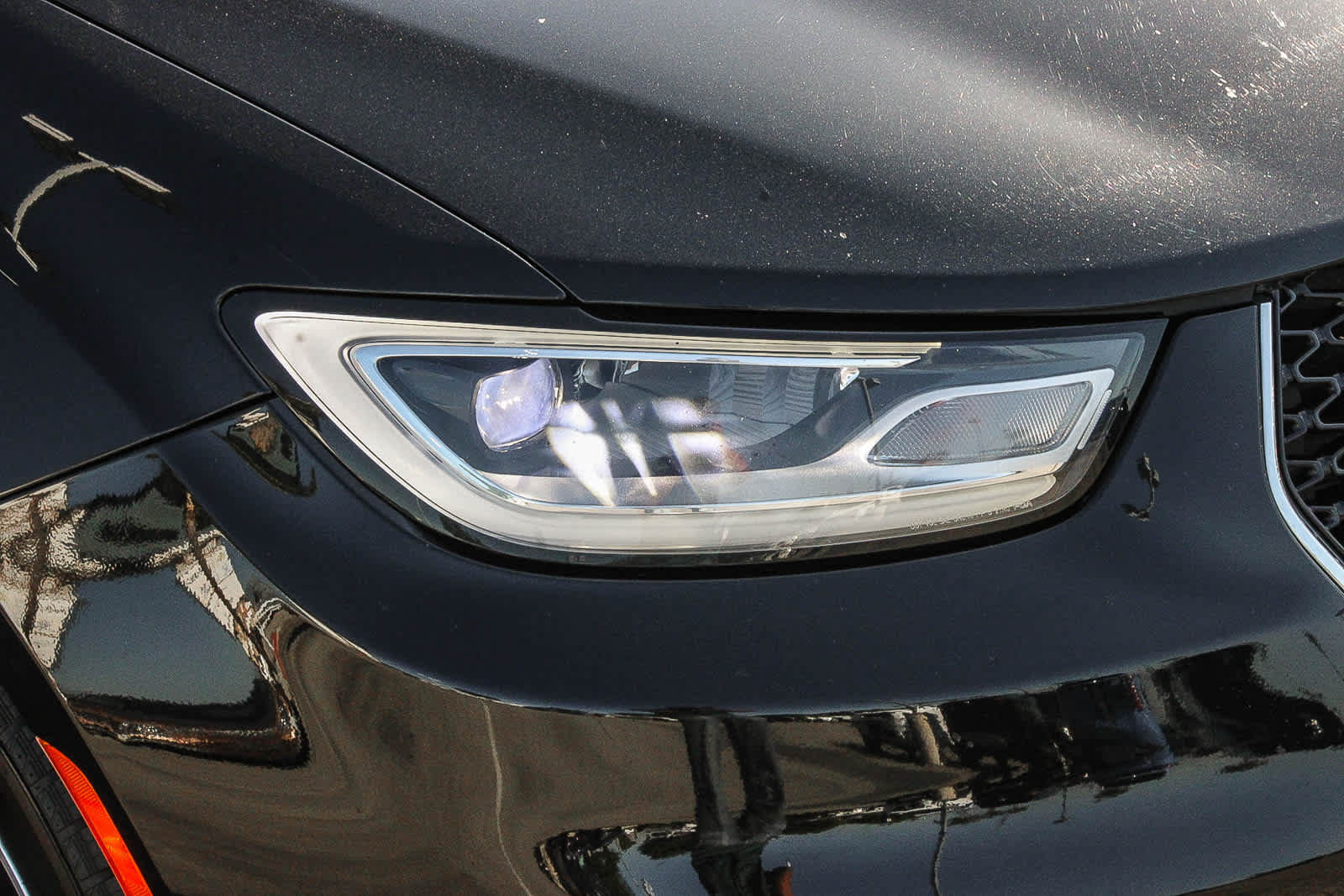 Used 2024 Chrysler Pacifica Limited FWD image 4