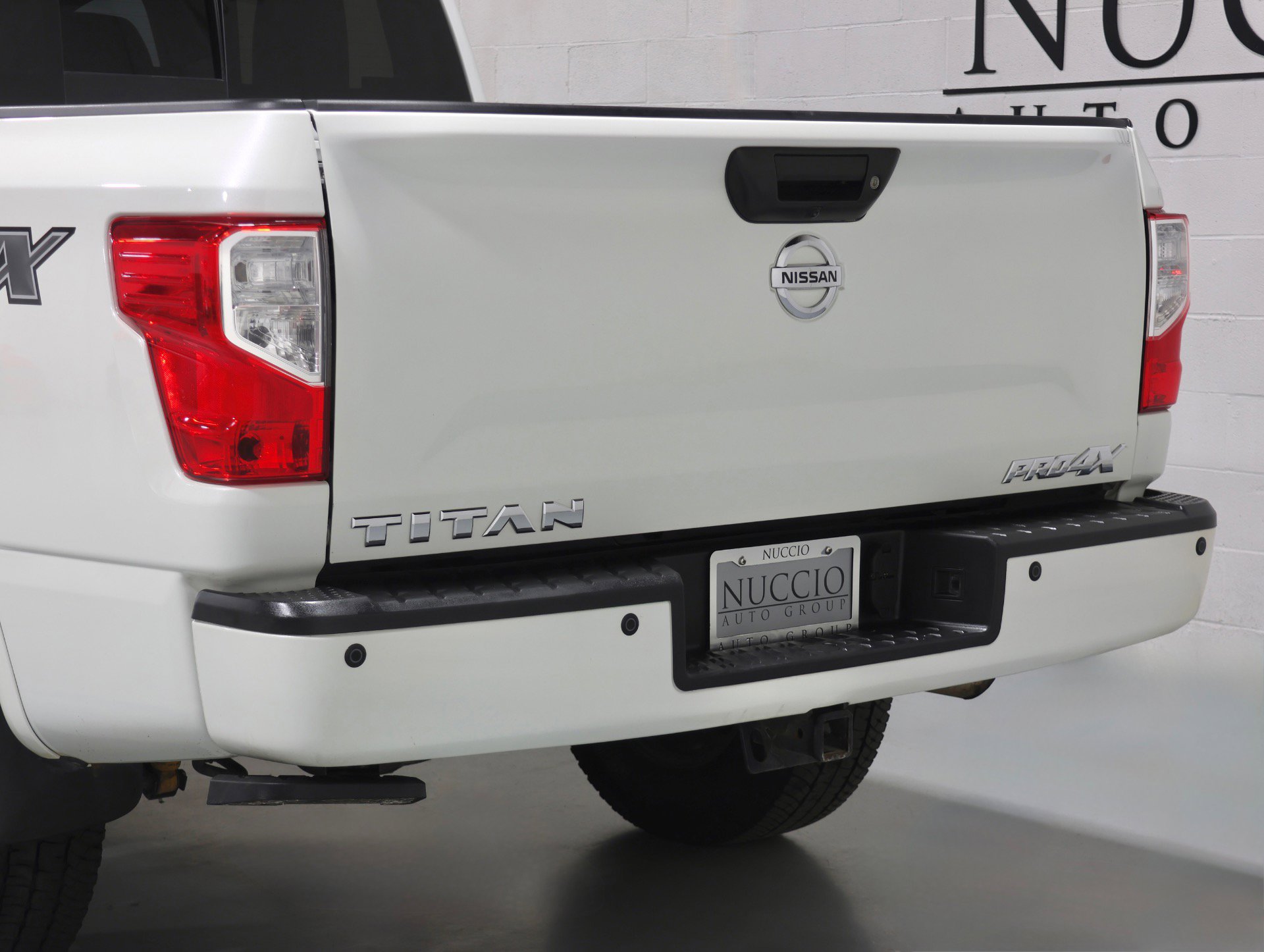 Used 2017 Nissan Titan PRO-4X w/ Pro-4x Convenience Package image 31