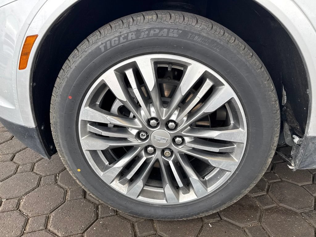 Used 2017 Cadillac XT5 Premium Luxury w/ Advanced Security Package AWD/4WD image 15