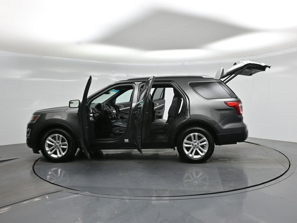 Certified 2017 Ford Explorer XLT w/ Equipment Group 202A FWD image 38