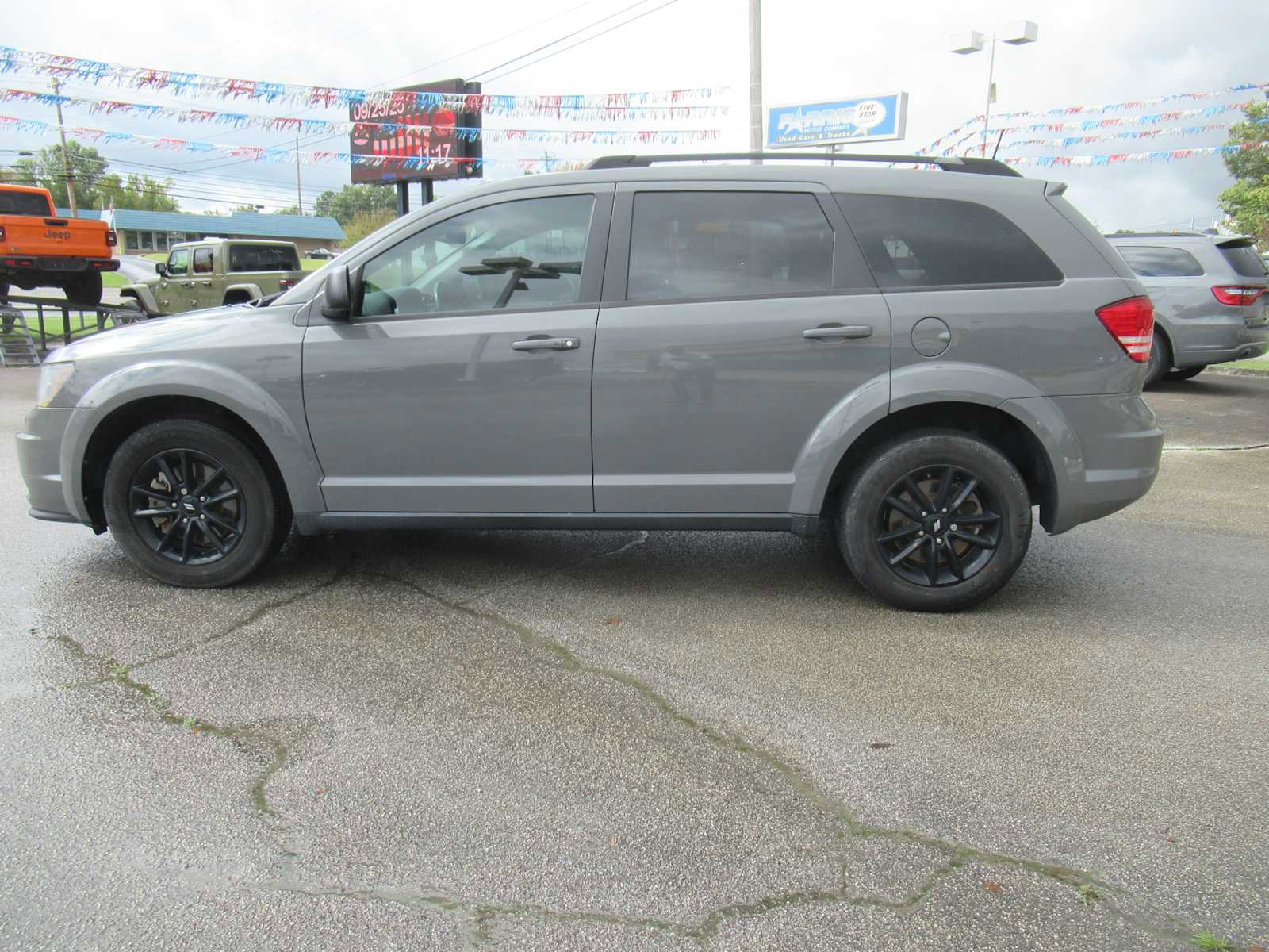 Used 2020 Dodge Journey SE w/ SE Popular Equipment Group image 2