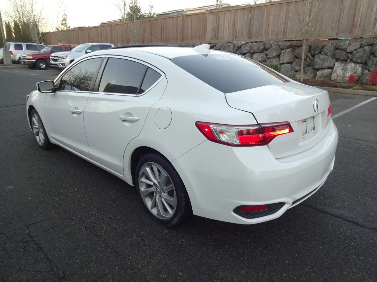 Used 2018 Acura ILX w/Tech 4dr Sedan w/Technology image 4