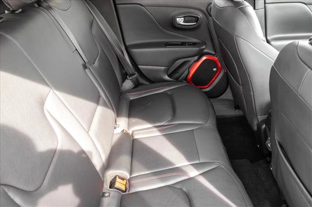 Used 2019 Jeep Renegade Trailhawk AWD/4WD image 29