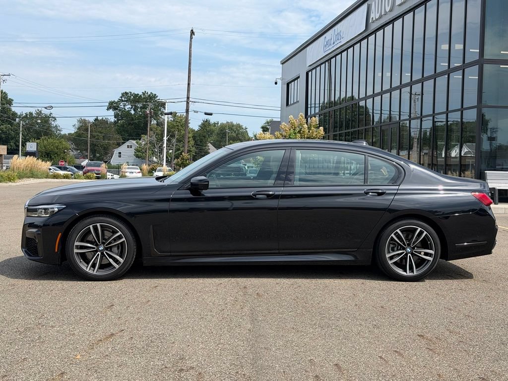 Used 2021 BMW 740i xDrive w/ M Sport Package AWD/4WD image 2