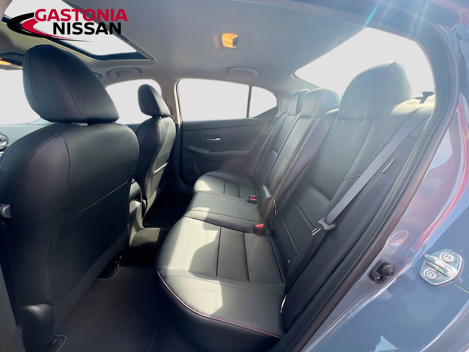 Used 2025 Nissan Sentra SR w/ SR Premium Package image 32