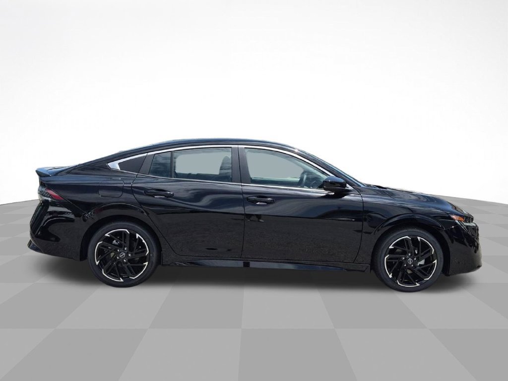 New 2026 Nissan Sentra SR w/ SR Premium Package FWD image 4