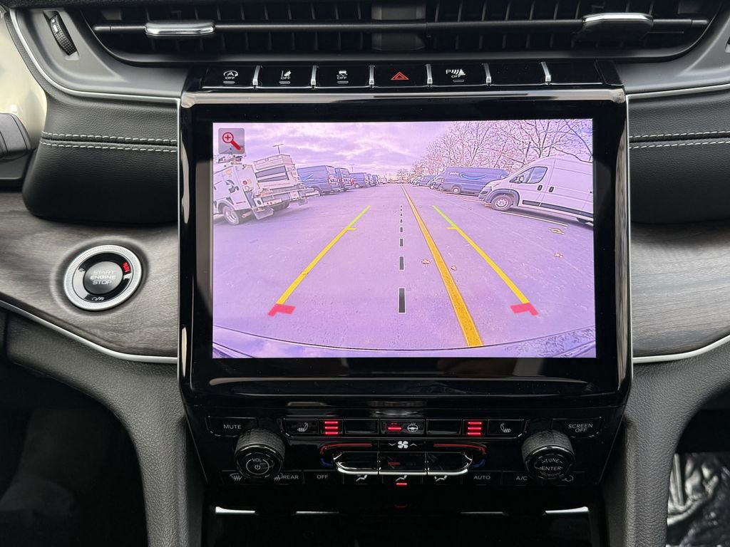 New 2025 Jeep Grand Cherokee Limited image 19