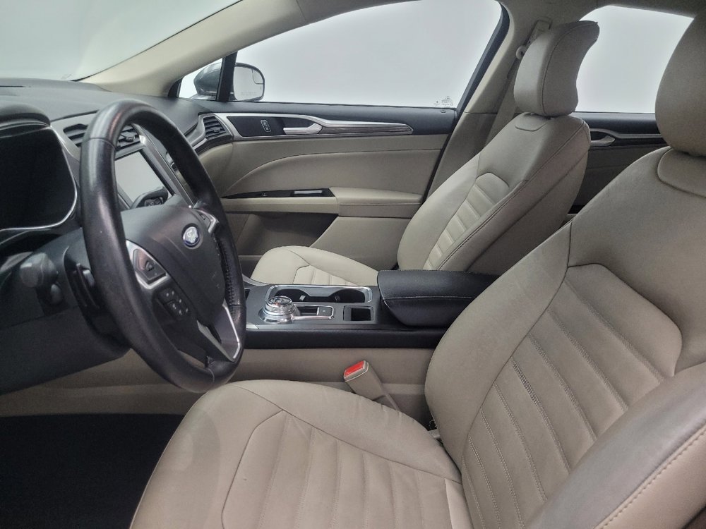 Used 2017 Ford Fusion SE w/ Fusion SE Technology Package image 17