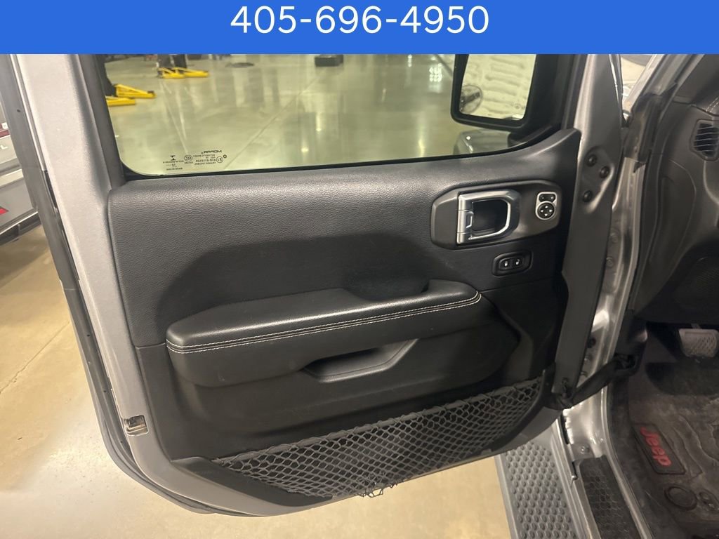 Used 2018 Jeep Wrangler Unlimited Sahara image 14